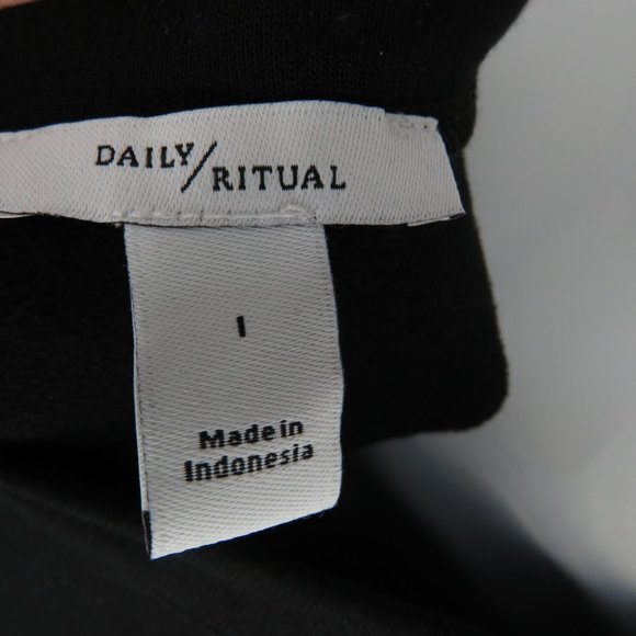 Daily Ritual Women's Puff-Sleeve Supersoft Terry Romper Large NWT - Picture 5 of 5